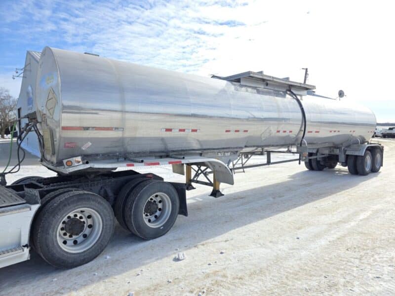 U-4865 1996 Bulk 7000 Gallon Stainless Steel Semi Tanker
