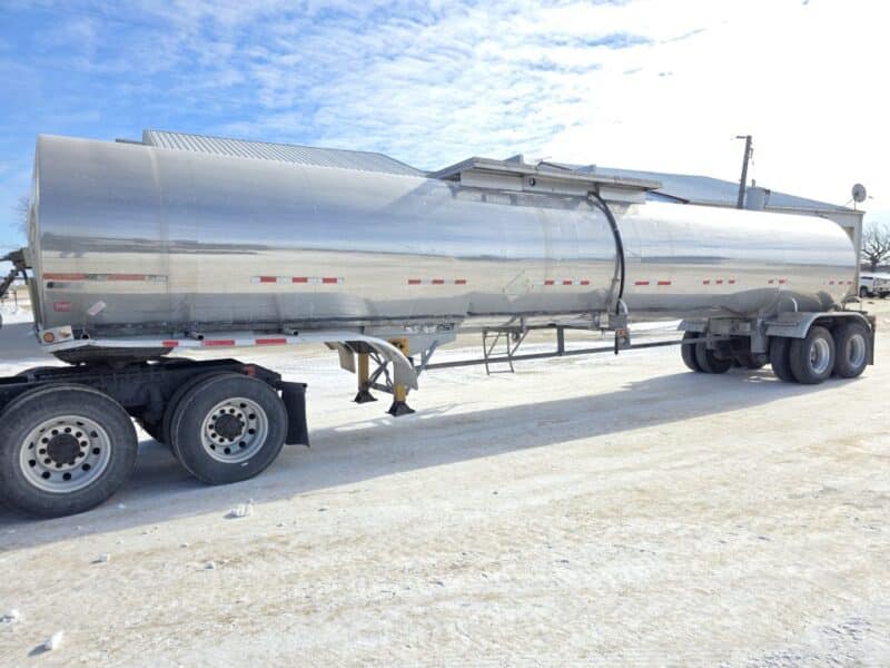 U-4865 1996 Bulk 7000 Gallon Stainless Steel Semi Tanker