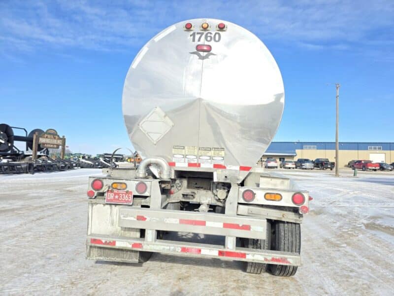 U-4865 1996 Bulk 7000 Gallon Stainless Steel Semi Tanker