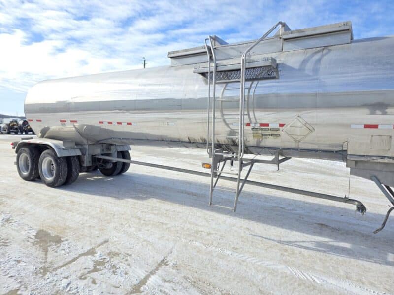 U-4865 1996 Bulk 7000 Gallon Stainless Steel Semi Tanker