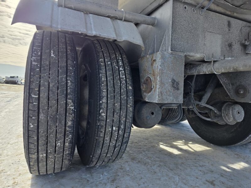 U-4865 1996 Bulk 7000 Gallon Stainless Steel Semi Tanker