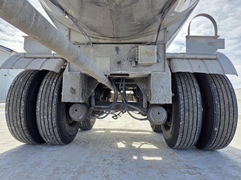 U-4865 1996 Bulk 7000 Gallon Stainless Steel Semi Tanker