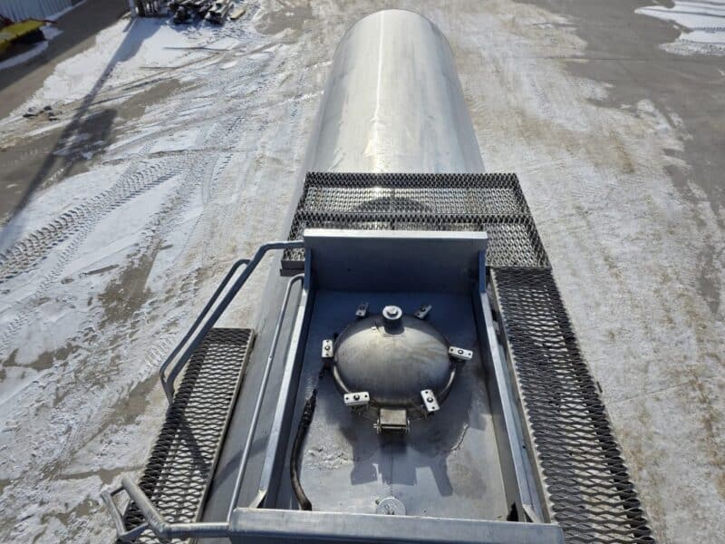 U-4865 1996 Bulk 7000 Gallon Stainless Steel Semi Tanker
