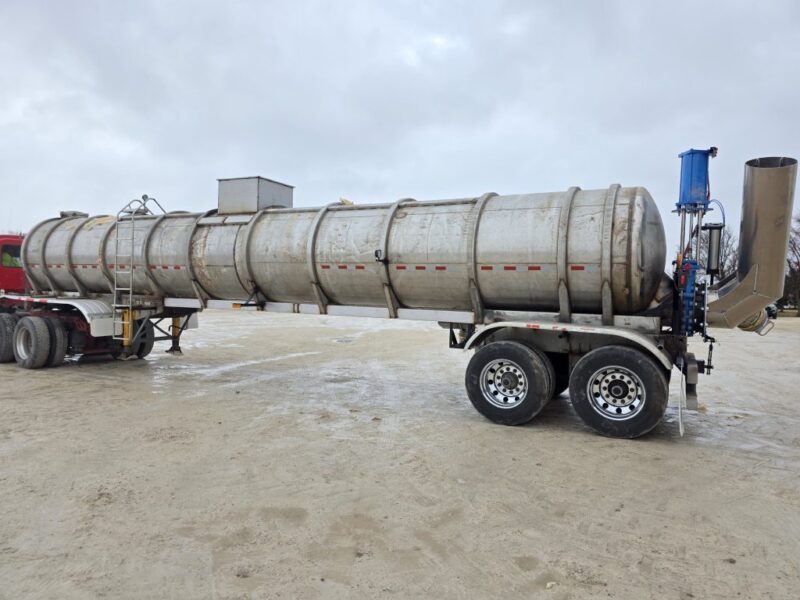 U-4865 1996 Bulk 7000 Gallon Stainless Steel Semi Tanker