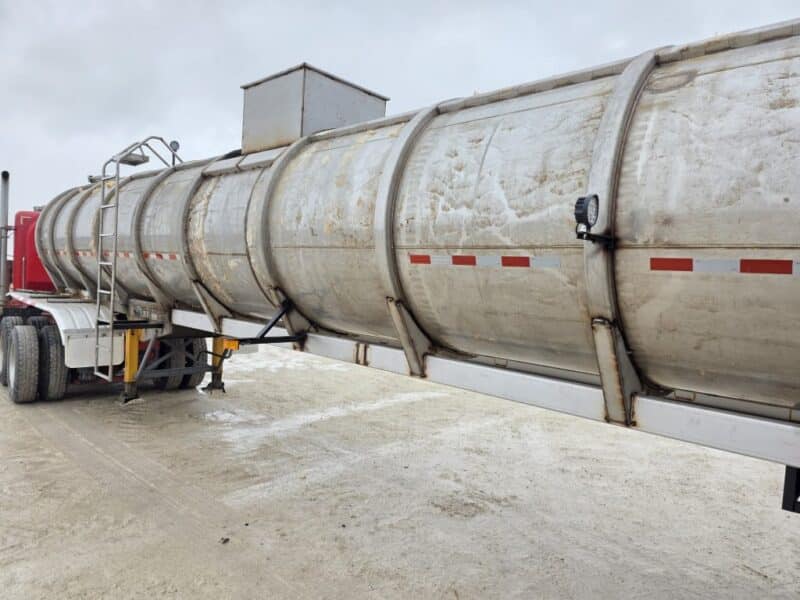U-4865 1996 Bulk 7000 Gallon Stainless Steel Semi Tanker