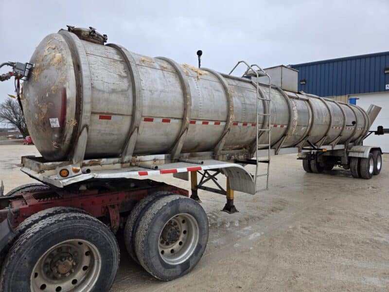 U-4865 1996 Bulk 7000 Gallon Stainless Steel Semi Tanker