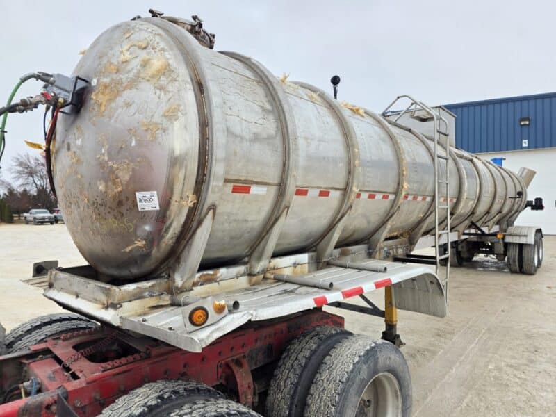 U-4865 1996 Bulk 7000 Gallon Stainless Steel Semi Tanker