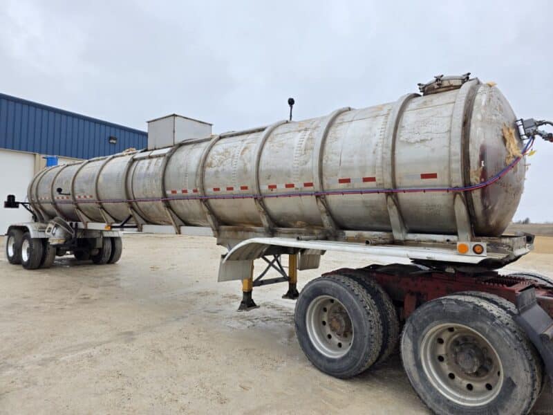 U-4865 1996 Bulk 7000 Gallon Stainless Steel Semi Tanker