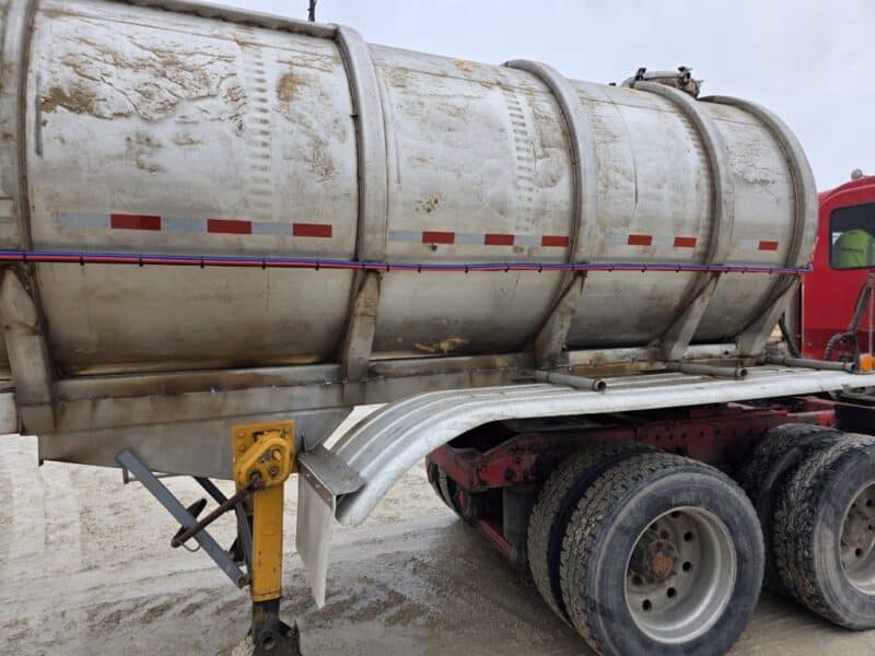 U-4865 1996 Bulk 7000 Gallon Stainless Steel Semi Tanker