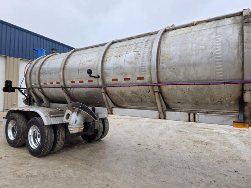 U-4865 1996 Bulk 7000 Gallon Stainless Steel Semi Tanker