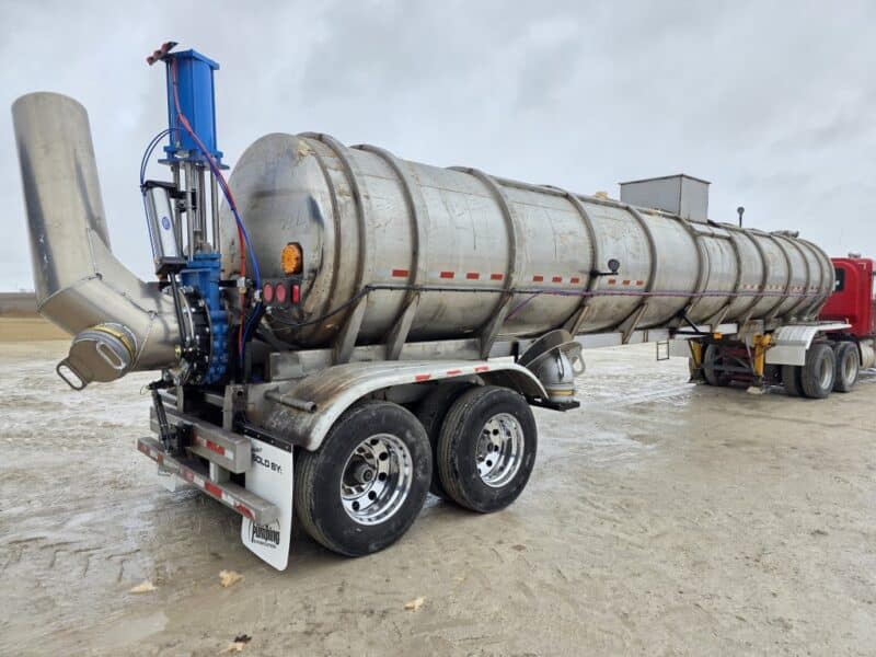 U-4865 1996 Bulk 7000 Gallon Stainless Steel Semi Tanker