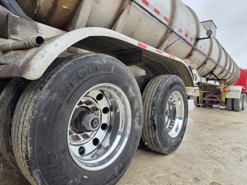 U-4865 1996 Bulk 7000 Gallon Stainless Steel Semi Tanker