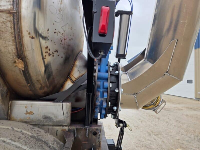 U-4865 1996 Bulk 7000 Gallon Stainless Steel Semi Tanker