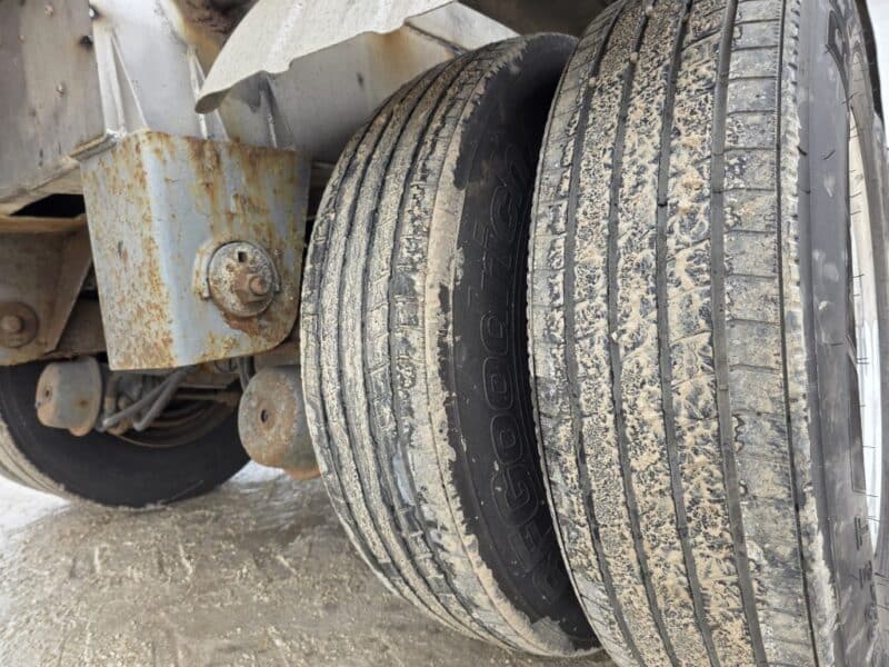 U-4865 1996 Bulk 7000 Gallon Stainless Steel Semi Tanker