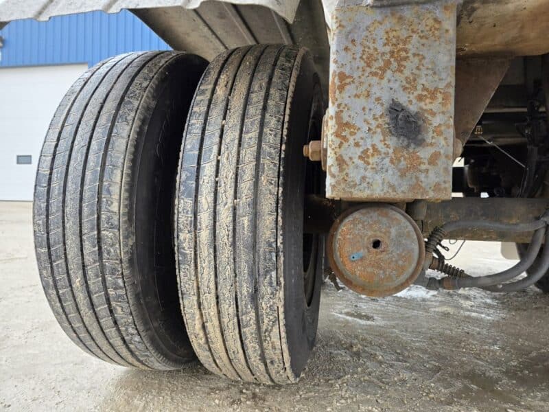 U-4865 1996 Bulk 7000 Gallon Stainless Steel Semi Tanker