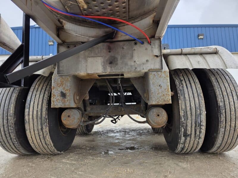 U-4865 1996 Bulk 7000 Gallon Stainless Steel Semi Tanker