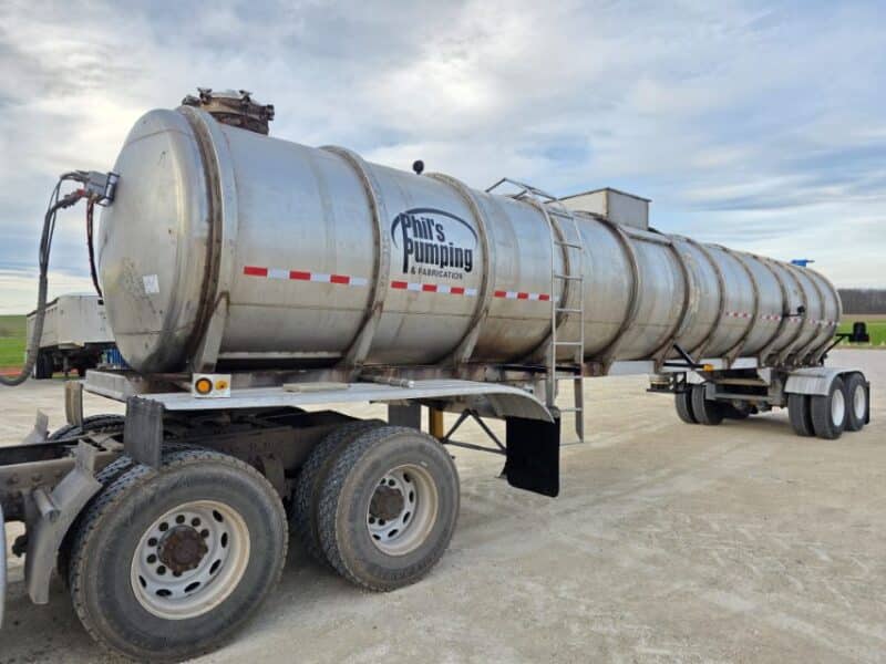 U-4866 1996 Krohnert 7500 Gallon Stainless Steel Semi Tanker