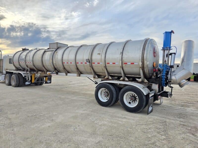 U-4866 1996 Krohnert 7500 Gallon Stainless Steel Semi Tanker