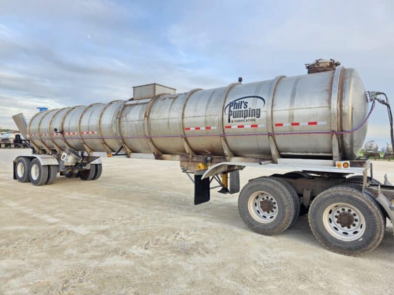 U-4866 1996 Krohnert 7500 Gallon Stainless Steel Semi Tanker