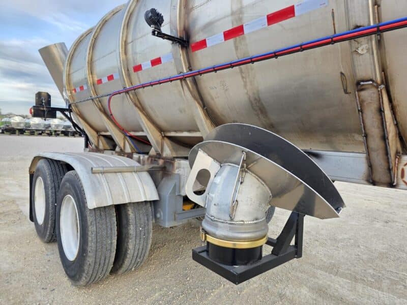 U-4866 1996 Krohnert 7500 Gallon Stainless Steel Semi Tanker