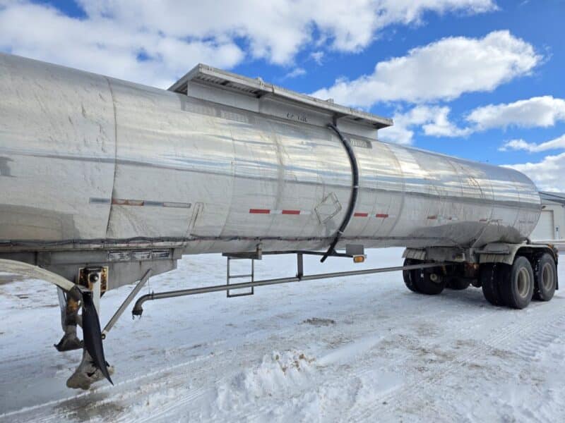 U-4862 1998 Bulk 7000 Gallon Stainless Steel Semi Tanker