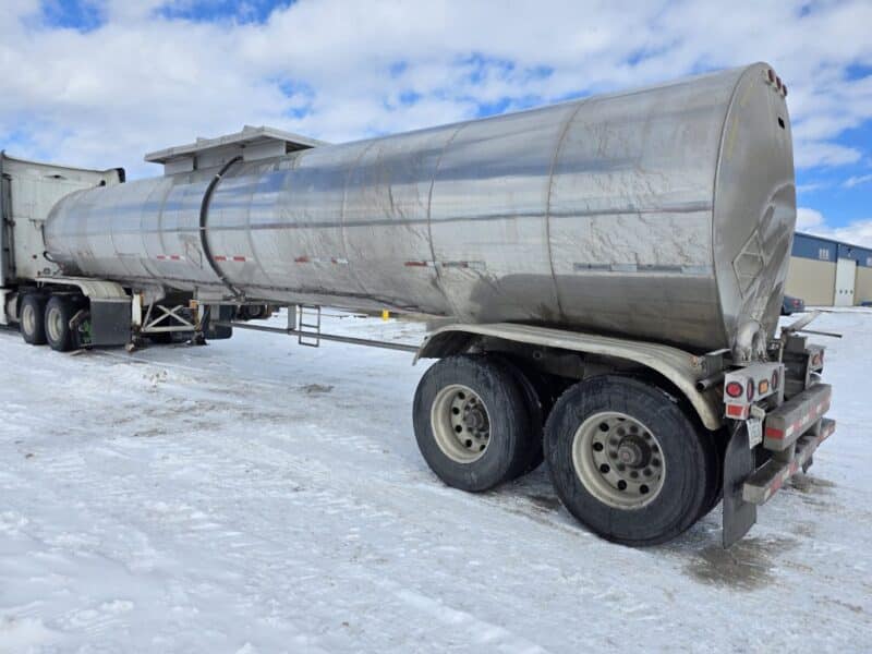 U-4862 1998 Bulk 7000 Gallon Stainless Steel Semi Tanker
