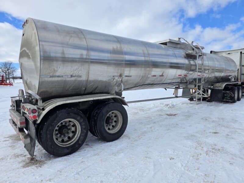 U-4862 1998 Bulk 7000 Gallon Stainless Steel Semi Tanker