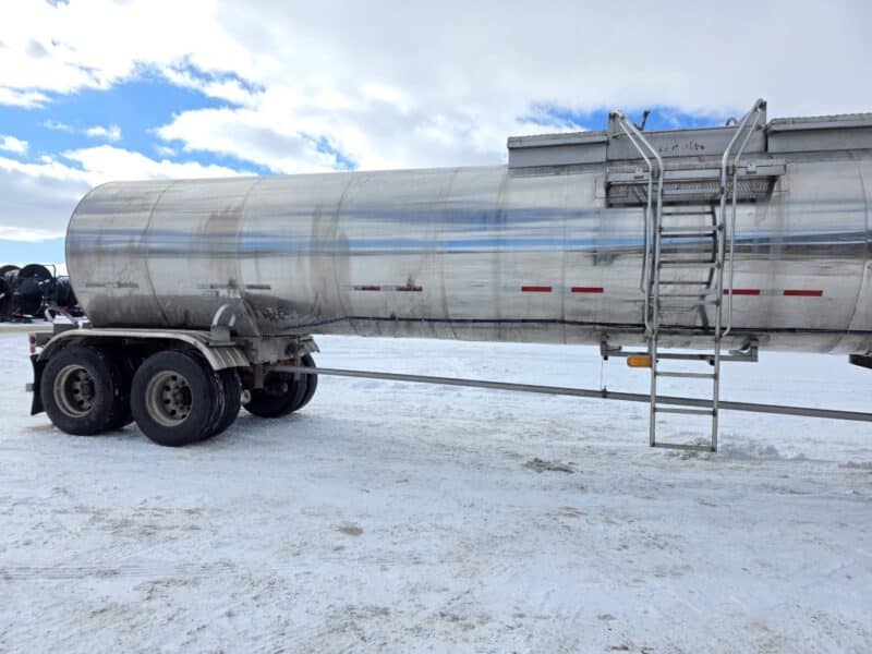 U-4862 1998 Bulk 7000 Gallon Stainless Steel Semi Tanker