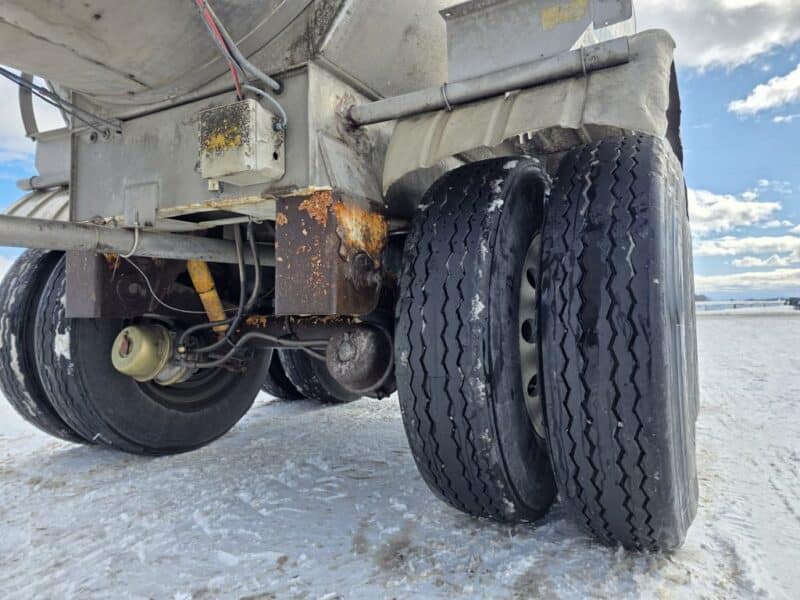 U-4862 1998 Bulk 7000 Gallon Stainless Steel Semi Tanker