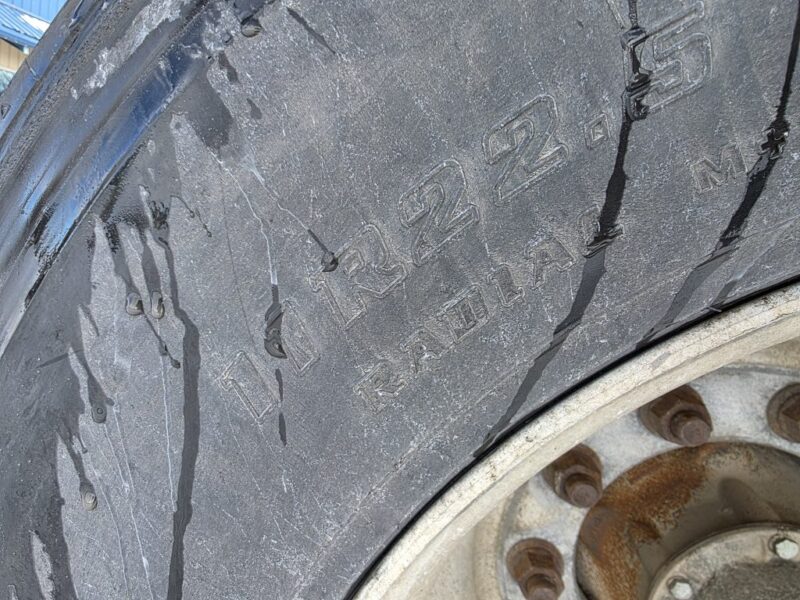 U-4862 1998 Bulk 7000 Gallon Stainless Steel Semi Tanker