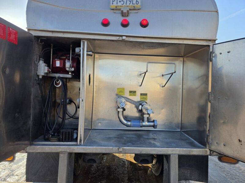 U-4863 1990 Bar-Bel 7000 Gallon Stainless Steel Semi Tanker