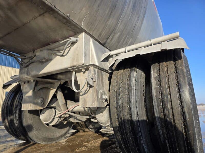 U-4863 1990 Bar-Bel 7000 Gallon Stainless Steel Semi Tanker