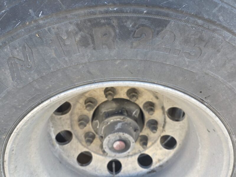 U-4863 1990 Bar-Bel 7000 Gallon Stainless Steel Semi Tanker