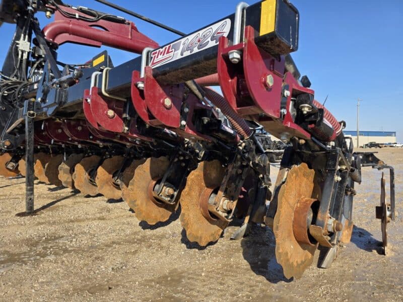 Used for 500 Acres 28′ ZML Toolbar w. 14 Red Viper Gen 4 Row Units w. 8″ Stinger
