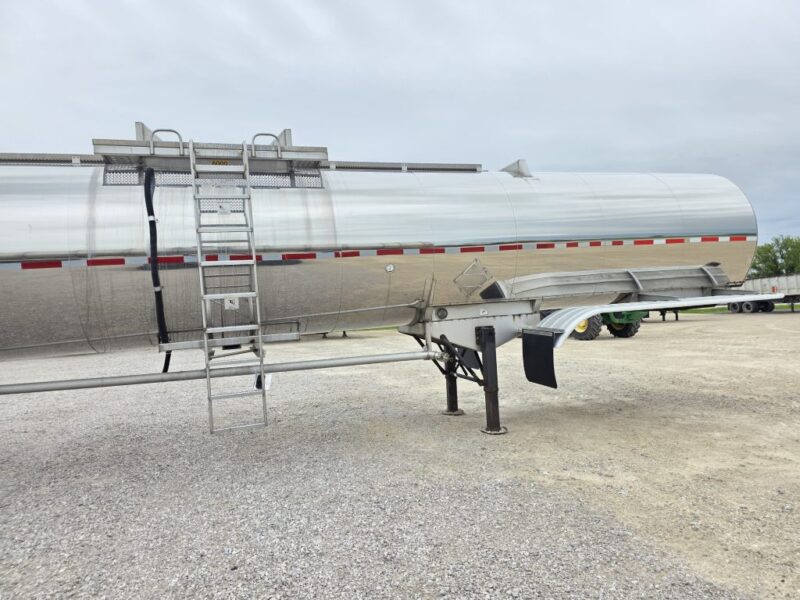 U-4864 2008 Brenner 6000 Gallon Stainless Steel Semi Tanker