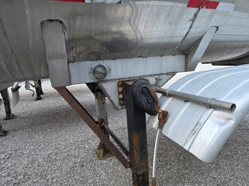 U-184 1995 Beall 6700 Gallon Stainless Steel Semi Tanker