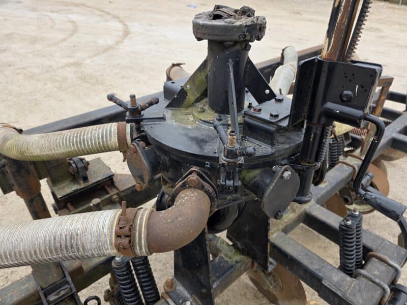 16′ Tank Toolbar with 7- Shanks on 30″ Spacings