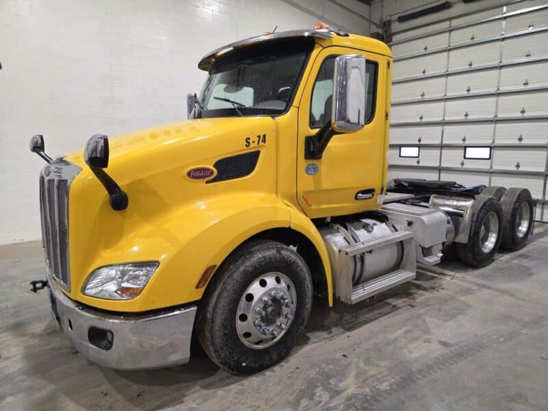 2017 Peterbilt 579 Day Cab, 455HP Paccar MX13 w. 618,116 Miles