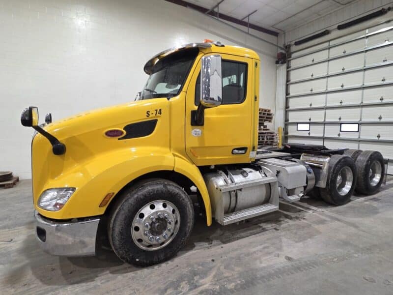 2017 Peterbilt 579 Day Cab, 455HP Paccar MX13 w. 618,116 Miles