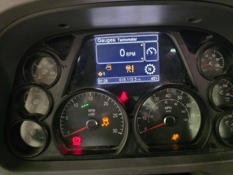 2017 Peterbilt 579 Day Cab, 455HP Paccar MX13 w. 618,116 Miles