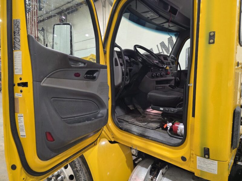 2017 Peterbilt 579 Day Cab, 455HP Paccar MX13 w. 618,116 Miles