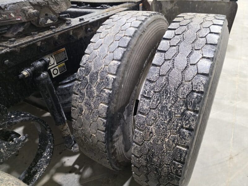 2017 Peterbilt 579 Day Cab, 455HP Paccar MX13 w. 618,116 Miles