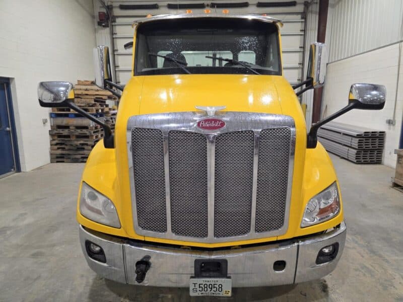2017 Peterbilt 579 Day Cab, 455HP Paccar MX13 w. 618,116 Miles