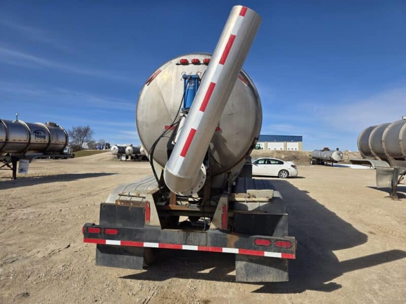 U-4873 Single 12″ Swivel Pipe 6500 Gallon Stainless Steel Semi Tanker
