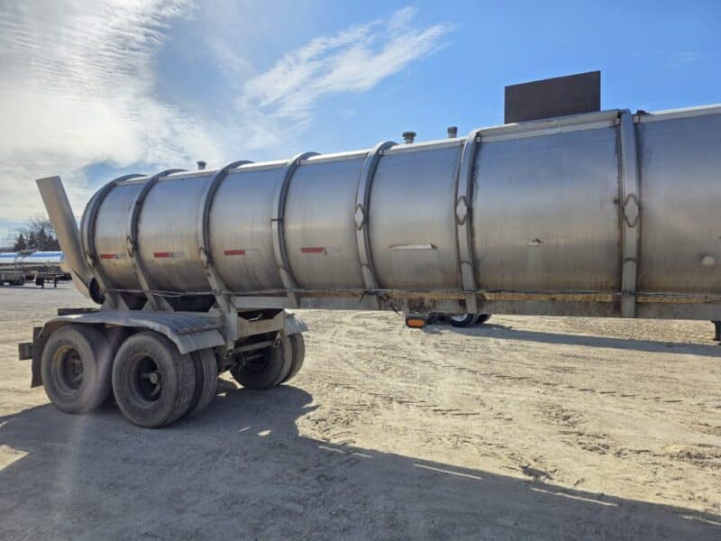 U-4873 Single 12″ Swivel Pipe 6500 Gallon Stainless Steel Semi Tanker