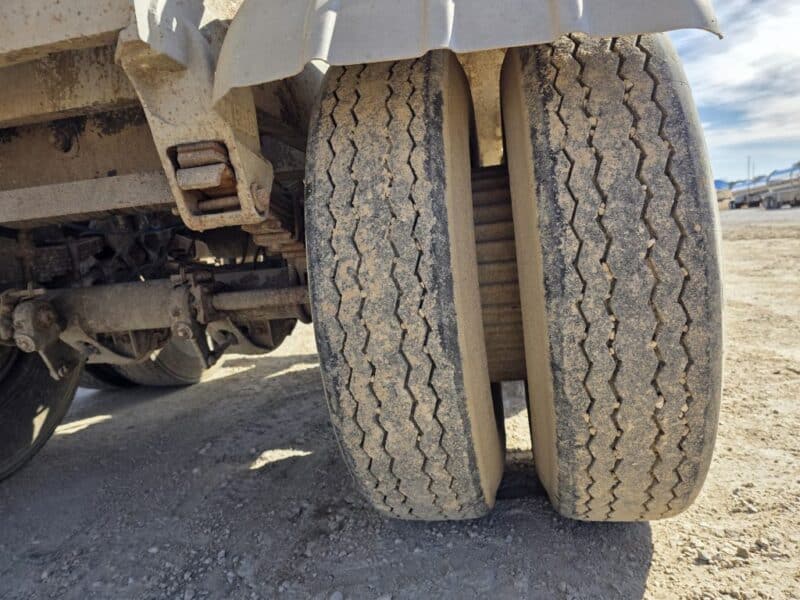 U-4873 Single 12″ Swivel Pipe 6500 Gallon Stainless Steel Semi Tanker