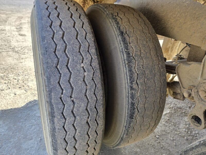 U-4873 Single 12″ Swivel Pipe 6500 Gallon Stainless Steel Semi Tanker