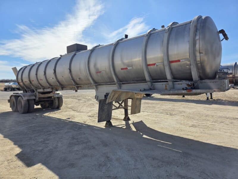 U-4873 Single 12″ Swivel Pipe 6500 Gallon Stainless Steel Semi Tanker