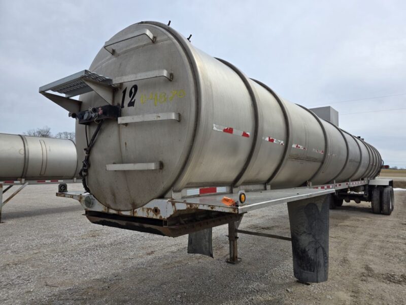 U-4870 20in Swivel Pipe 8500 Gallon Stainless Steel Semi Tanker