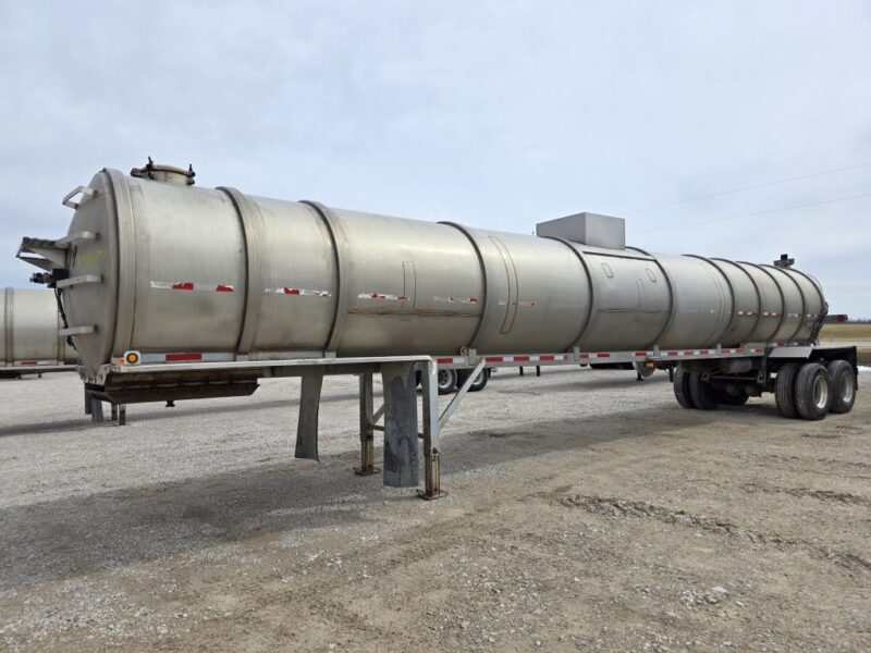 U-4870 20in Swivel Pipe 8500 Gallon Stainless Steel Semi Tanker